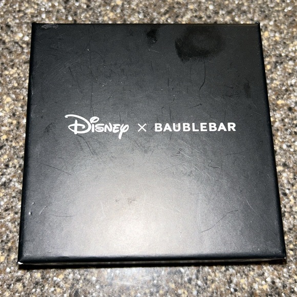 BaubleBar NEW IN BOX Disney x‎ Minnie Mouse sparkly winter earrings - Picture 3 of 4